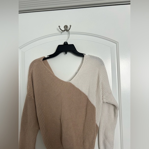 Superdown Womens Trish Knot Sweater in Beige & White size small Knit Cozy - Picture 6 of 11